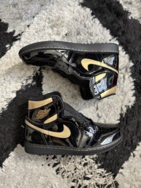 Jordan 1 High OG Black Metallic Gold 2020 Sz 10